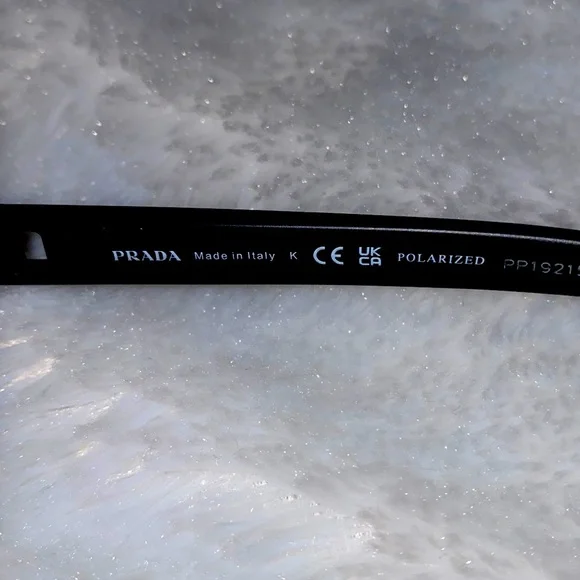 Prada SunglassesauthenticUnisexblackNever worn!!!